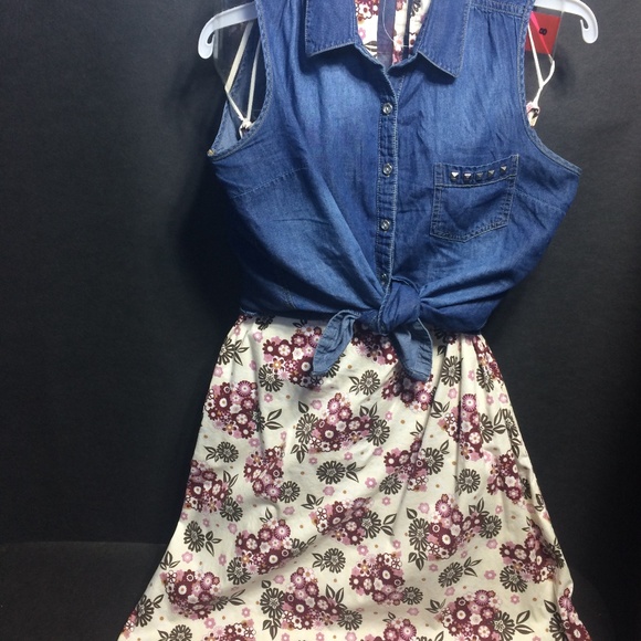 Stylish Dress and Sleeveless Shirt - Picture 2 of 5